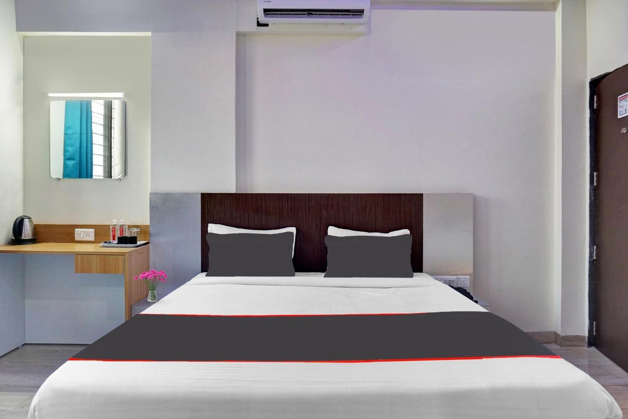 Super Collection O Eon Inn Near Pune Airport Kharadi Exterior photo