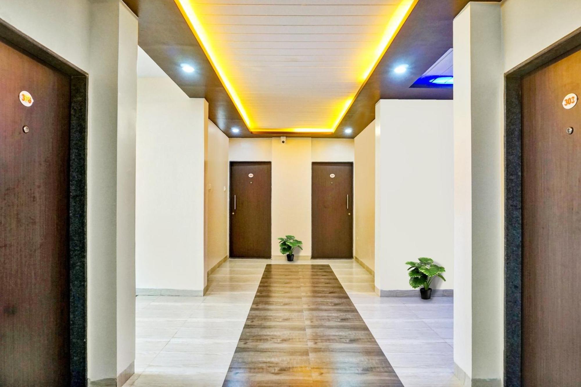 Super Collection O Eon Inn Near Pune Airport Kharadi Exterior photo