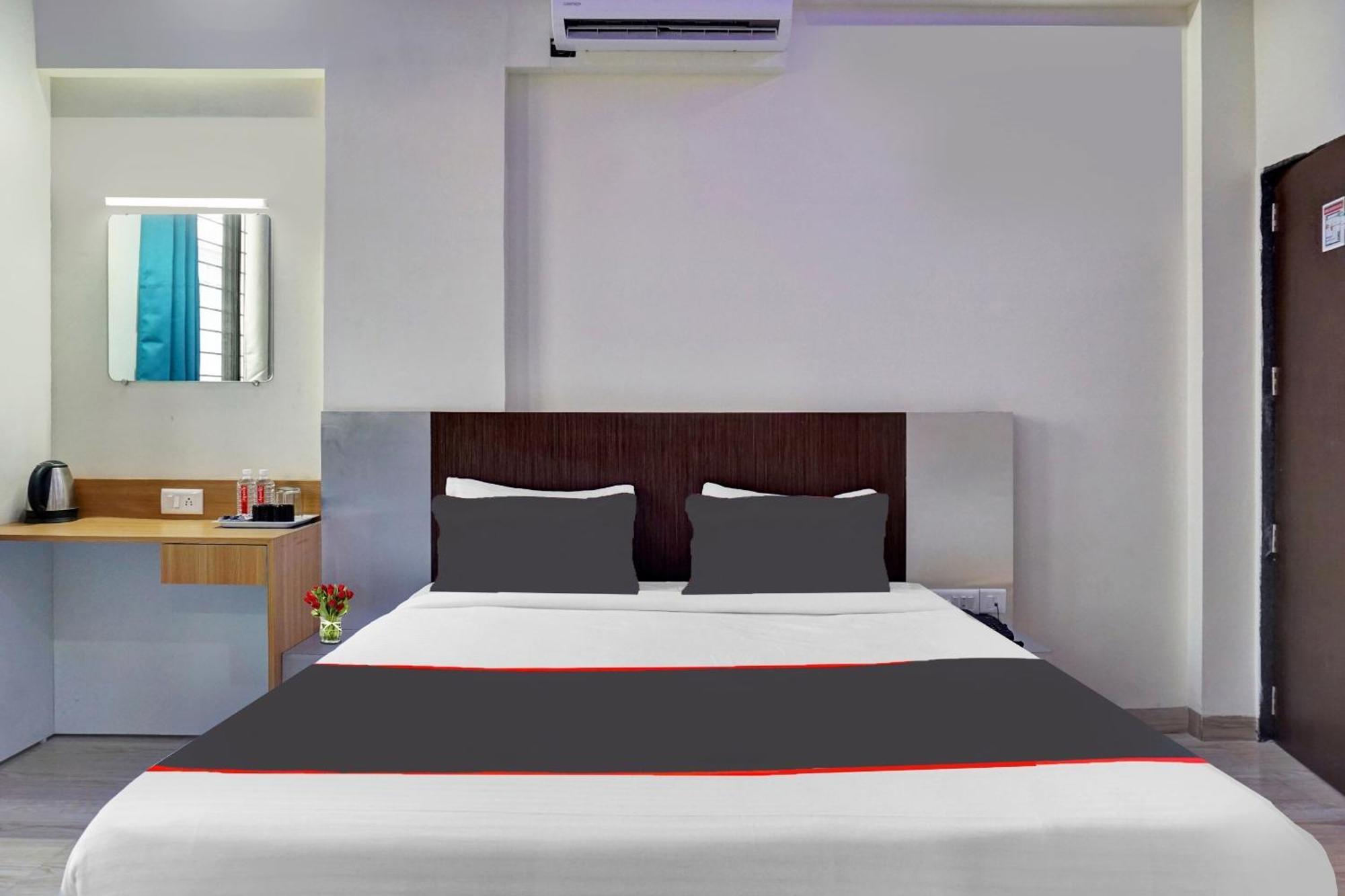 Super Collection O Eon Inn Near Pune Airport Kharadi Exterior photo