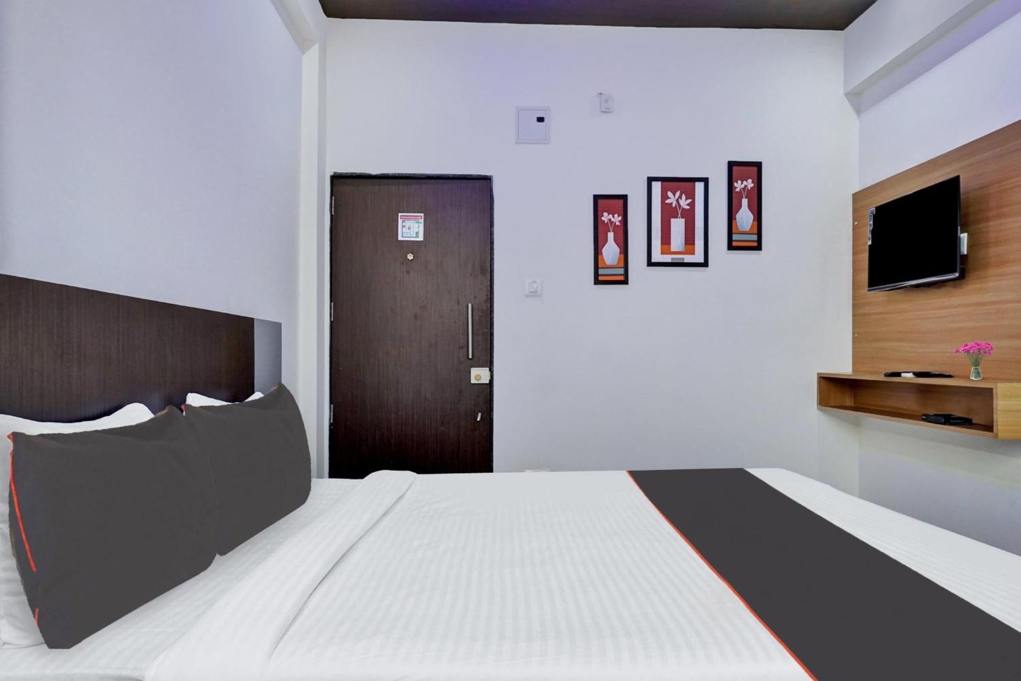 Super Collection O Eon Inn Near Pune Airport Kharadi Exterior photo