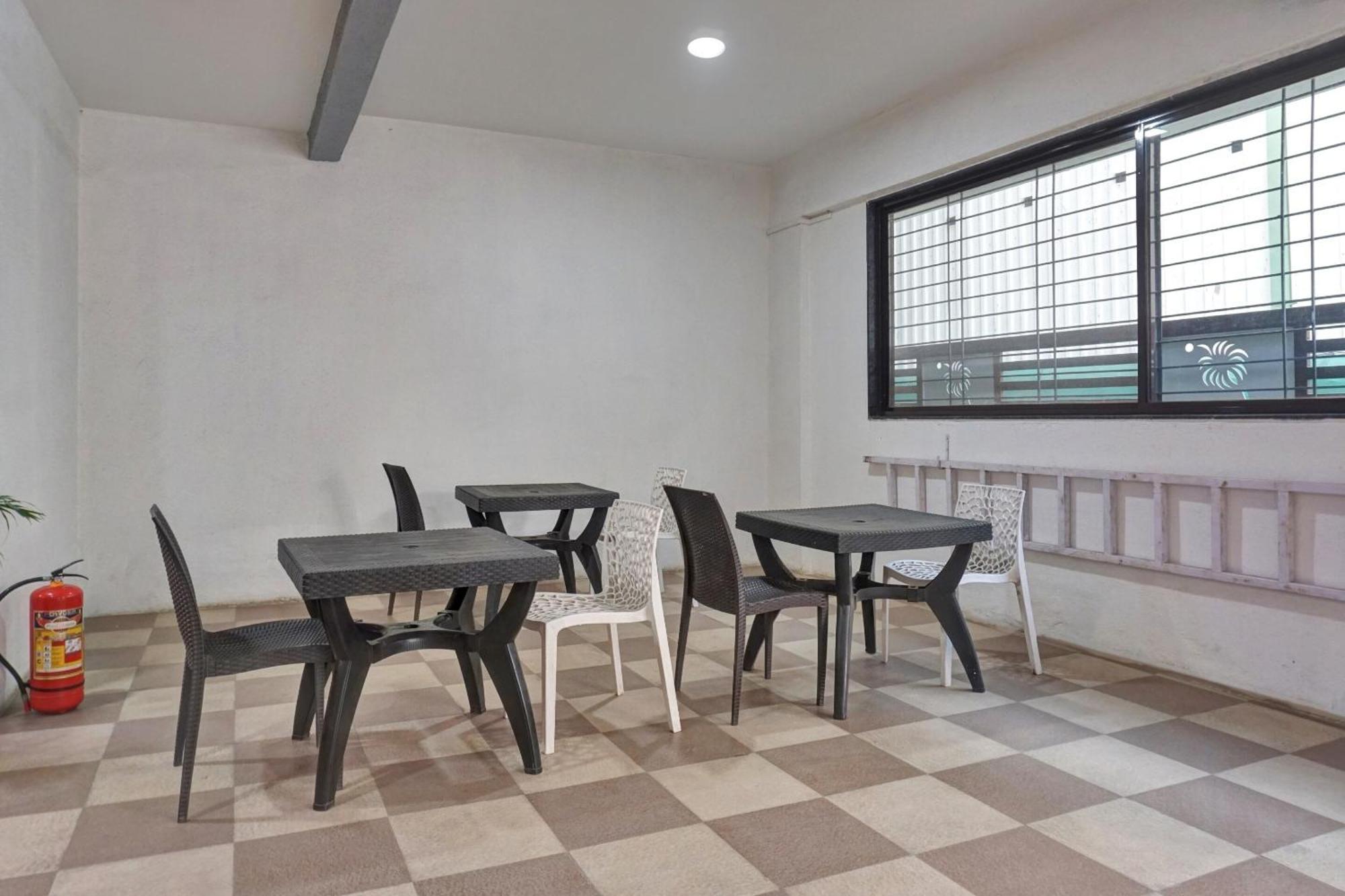 Super Collection O Eon Inn Near Pune Airport Kharadi Exterior photo